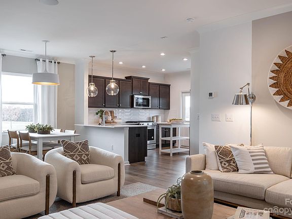 4th image of 11145 Godwit Ln #140