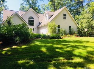519 Rolling Acres Dr, Ortonville, MI