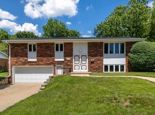 3025 Saint Anne Dr, Dubuque, IA 52001