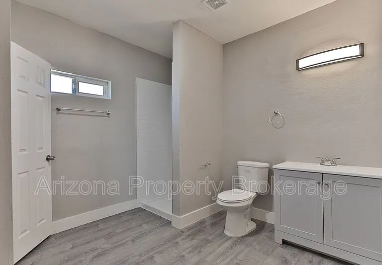 1538 E Pierce St #B — Photo 27
