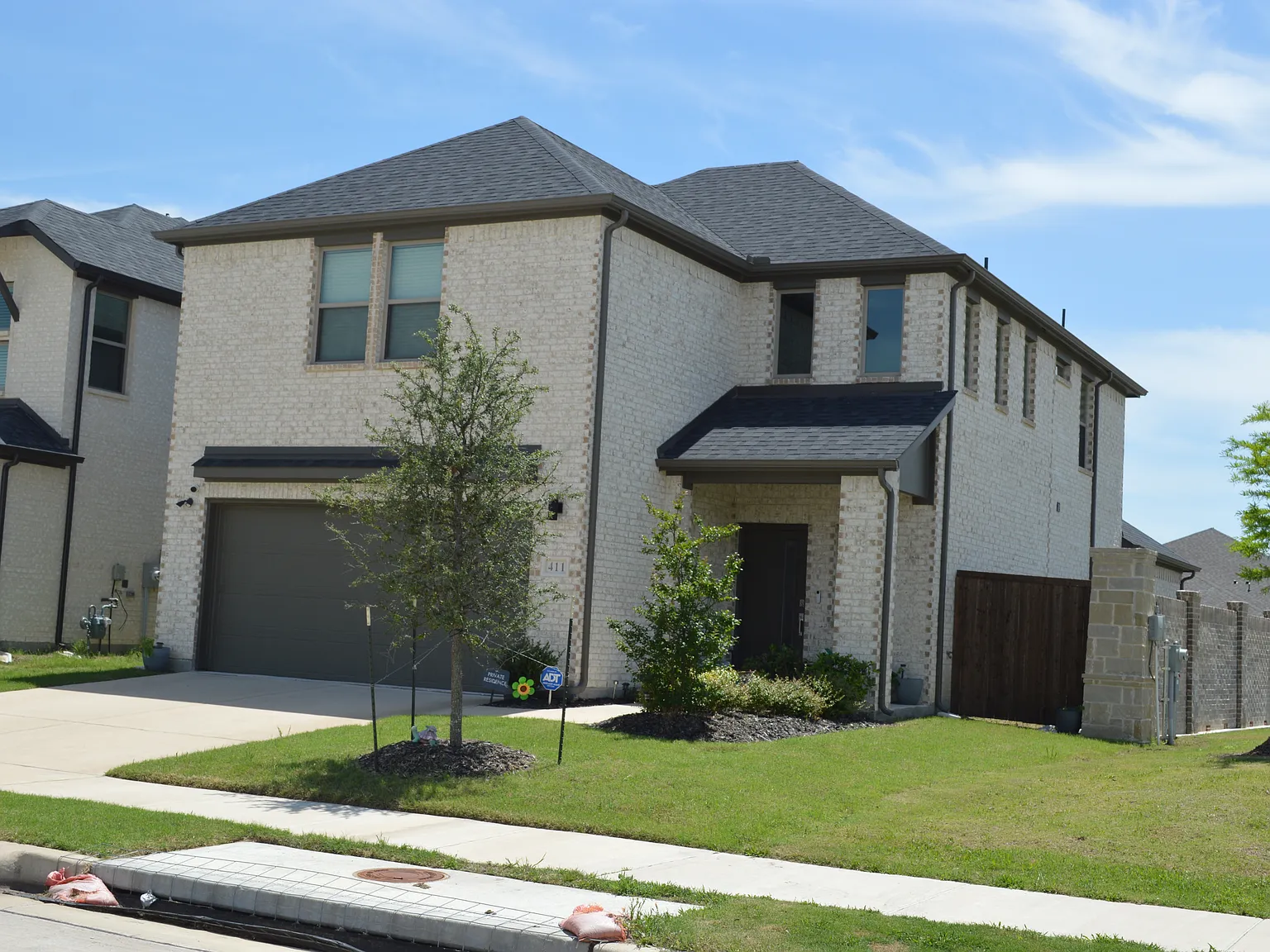 4 bed, 2557 sqft, $3,000 — Photo 2