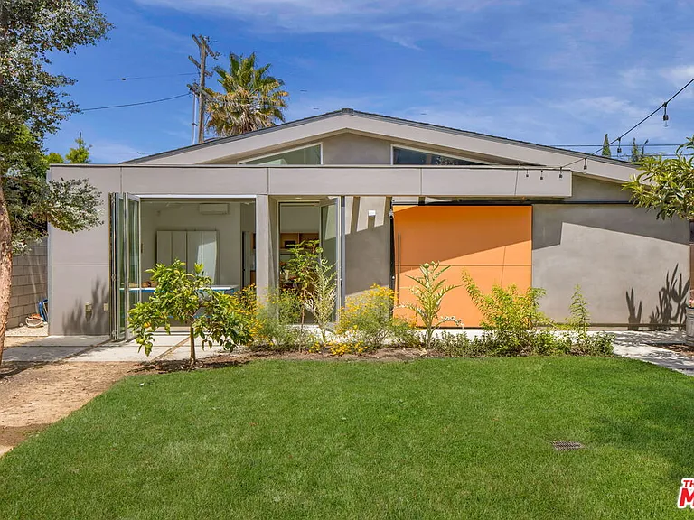 1407 Oak St — Photo 42