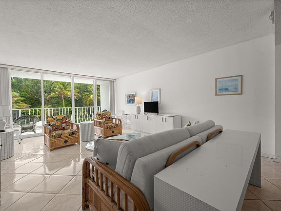 4th image of 2774 S Ocean Boulevard #206