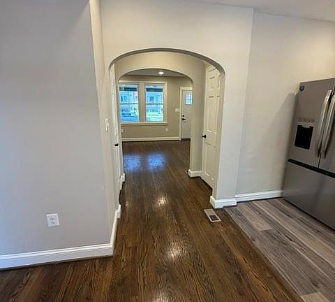 5th image of 28 Hawaii Ave NE