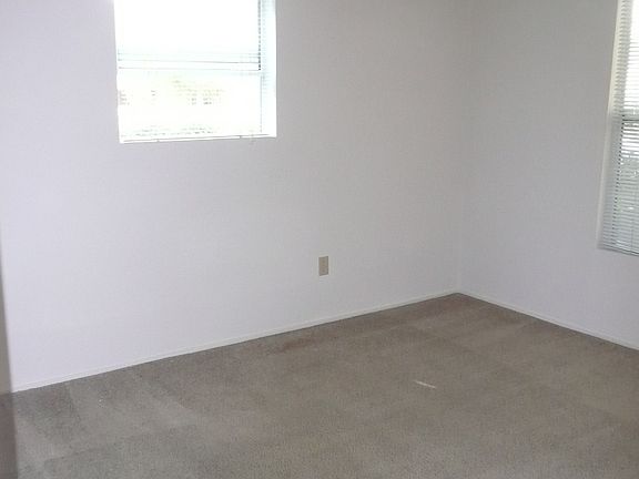 4th image of 1205 Duke Dr