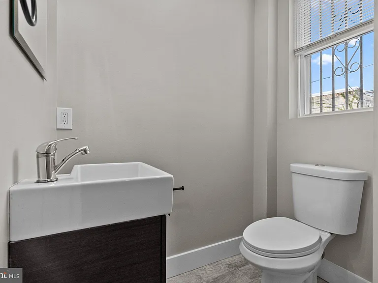 2142 N Percy St — Photo 20