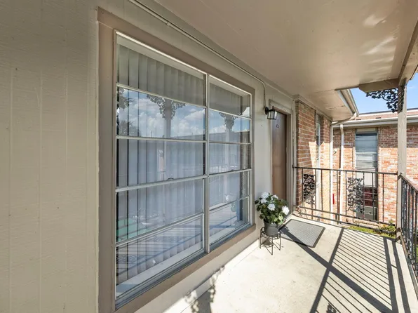 9616 Long Point Rd APT 54, Houston, TX 77055