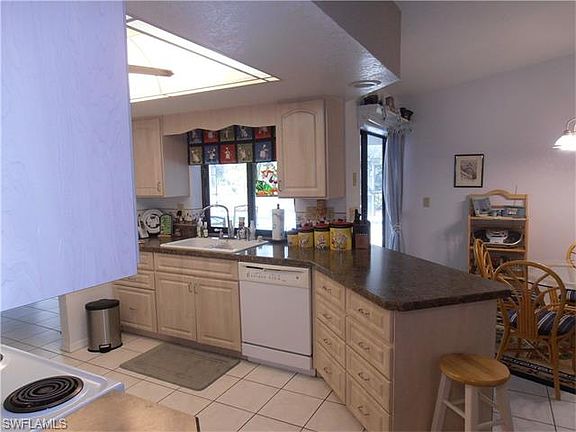 5th image of 23056 Gray Ave