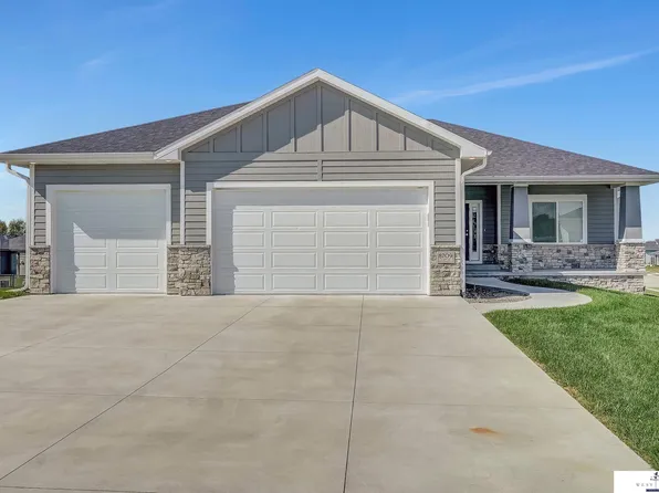 8709 S 82nd St, Lincoln, NE 68516