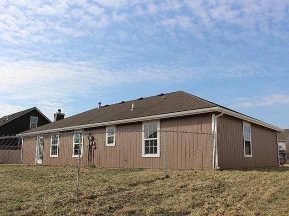 5th image of 2105 Willow Bend Dr