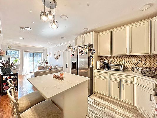 4th image of 2317 Bedford Ave Floor 2