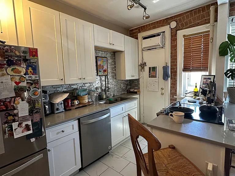 1356 N Pearl St #310 — Photo 2