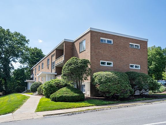 3rd image of 30 Jacqueline Rd APT D