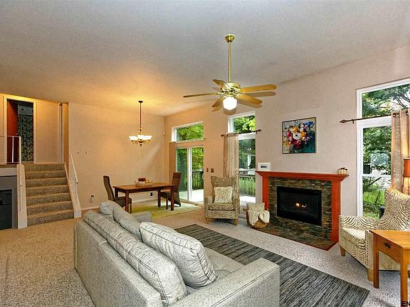 5th image of 272 Meadowlark Dr