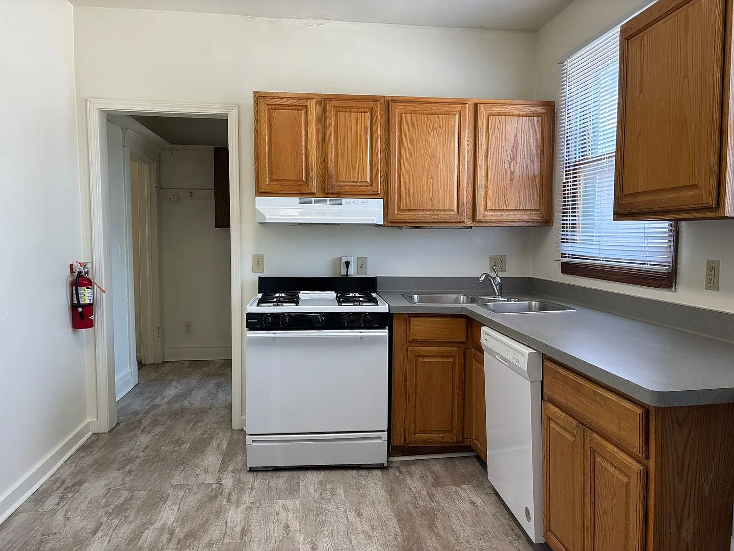 524 S. Forest Ave (001/003) — Photo 2