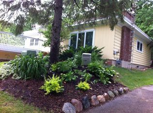 553 Glenview Rd, Williams Bay, WI 53191