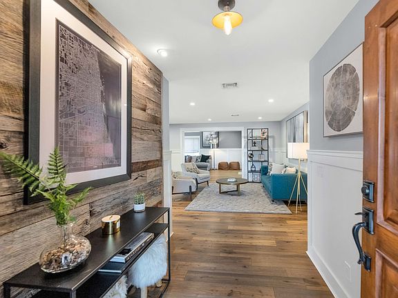 3rd image of 4215 E Calle Redonda