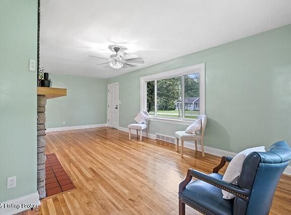 5th image of 3907 Glen Oak Dr
