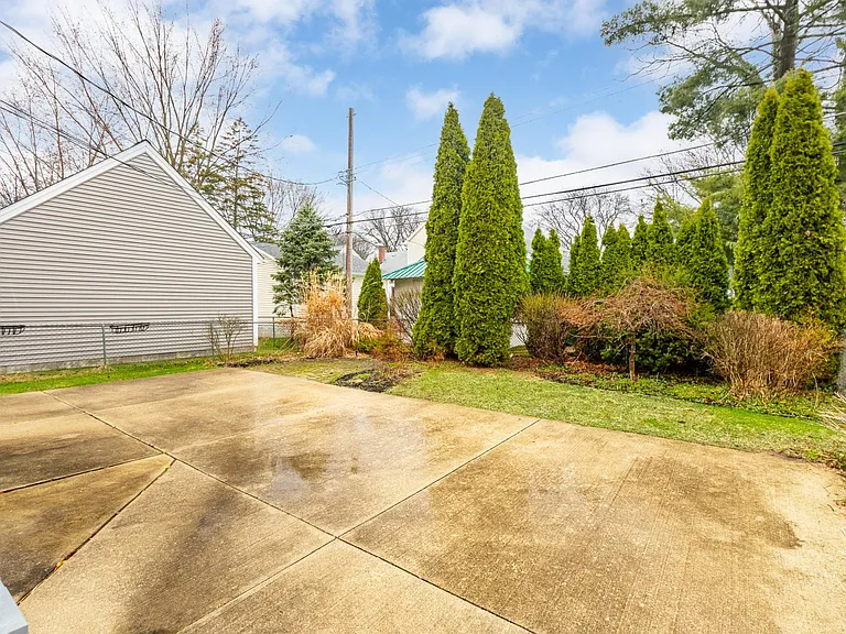 1181 Davis Ave — Photo 45