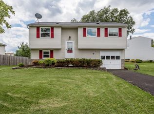 5773 Limestone Ln, Farmington, NY 14425