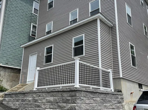 2 Ford St APT 1, Worcester, MA 01605