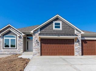 211 S Marimack Ct, Kearney, MO 64060