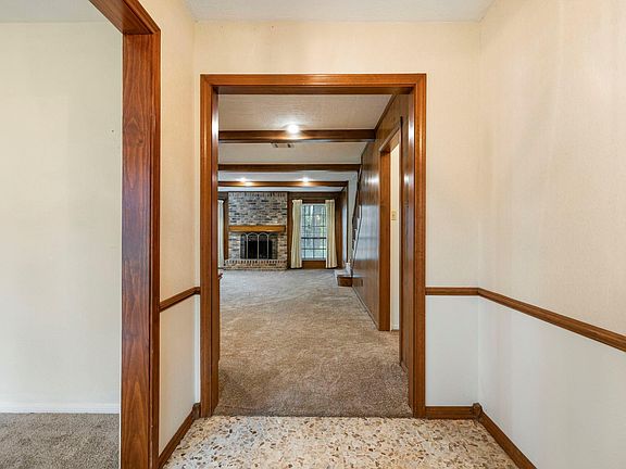 5th image of 902 Castle Hill Trl