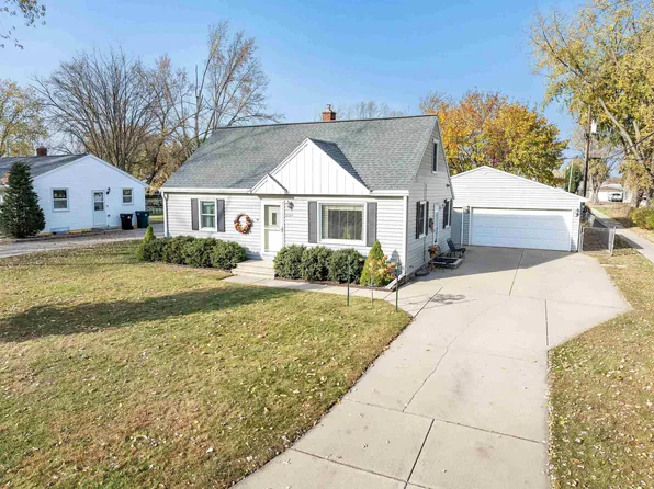 2554 Tulip Ln, Green Bay, WI 54313