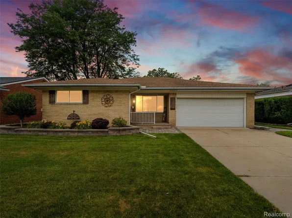 29553 Pinto Dr, Warren, MI 48093