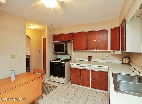 3rd image of 1231 Woodview Dr