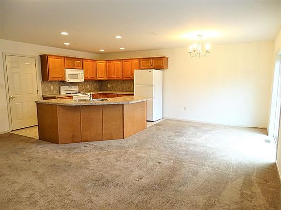 Kitchen & Dining Area