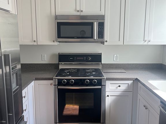 5th image of 2105 20th St APT 2