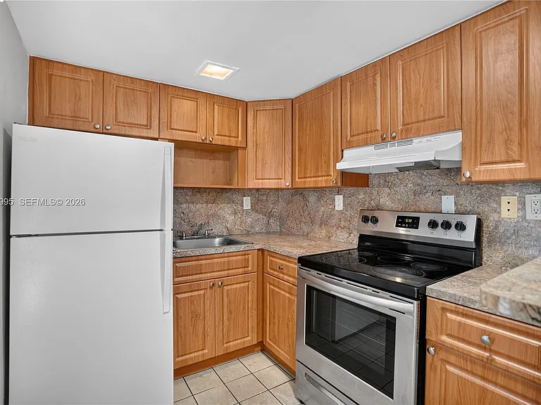 1600 S Le Jeune Rd #10 — Photo 9