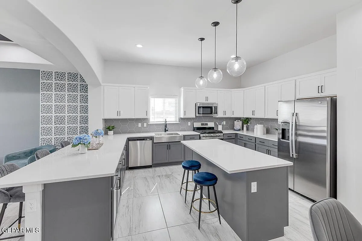 4 bed, 2.0 bath, 1475 sqft, $2,050 — Photo 4