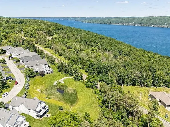 5568 Lakewood Trl, Canandaigua, NY 14424