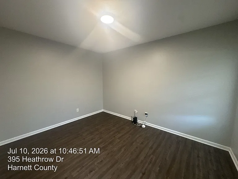 395 Heathrow Dr — Photo 9
