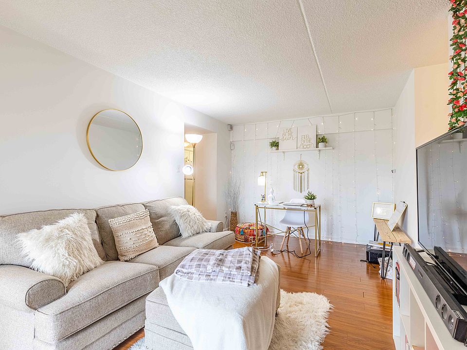 1st image of 3307 Valley Dr #3307