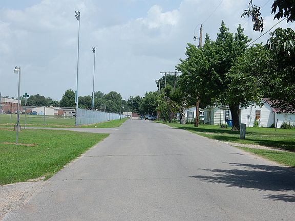 4th image of 401 1st St