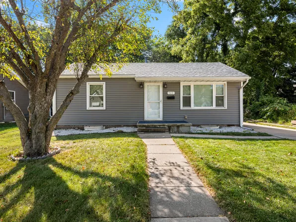 940 31st St, Bettendorf, IA 52722