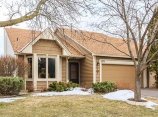 879 Greenhaven Dr, Vadnais Heights, MN 55127