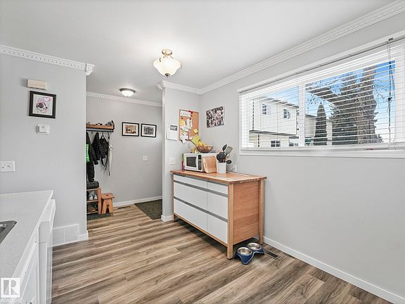 3rd image of 1364 Lakewood Rd W