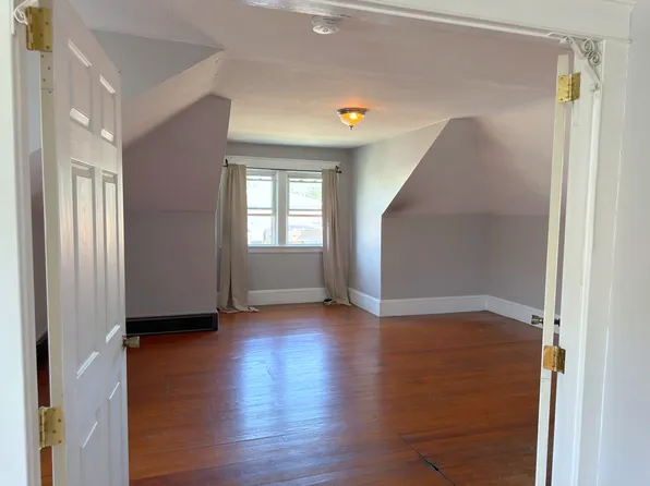 618 Reservoir Ave Floor 3, Cranston, RI 02910