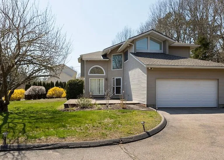 Valley Dr — Photo 15