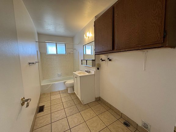 4th image of 610 N 300th St E