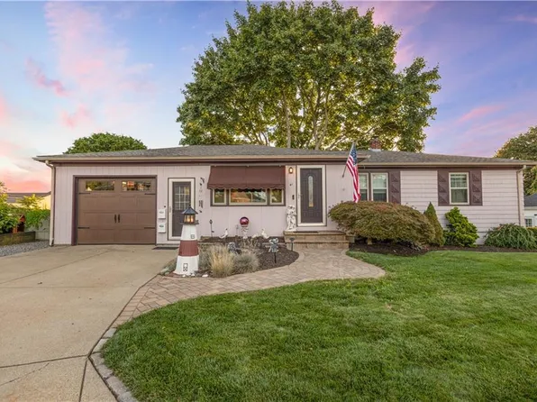 41 Yeoman Ave, Cranston, RI 02920