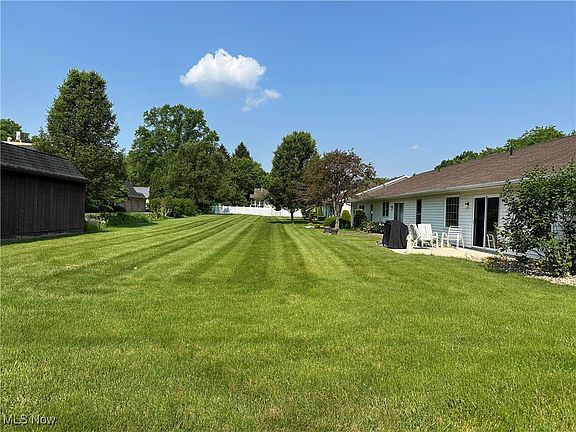 5th image of 1133 Hillcrest Dr