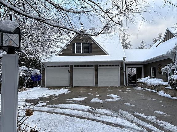 3rd image of 67 Martin St