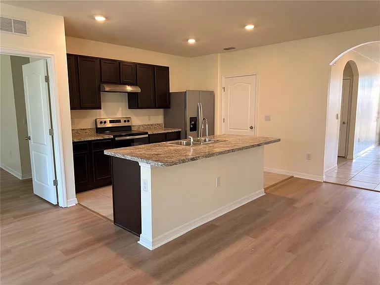 308 Sofia Ln — Photo 7
