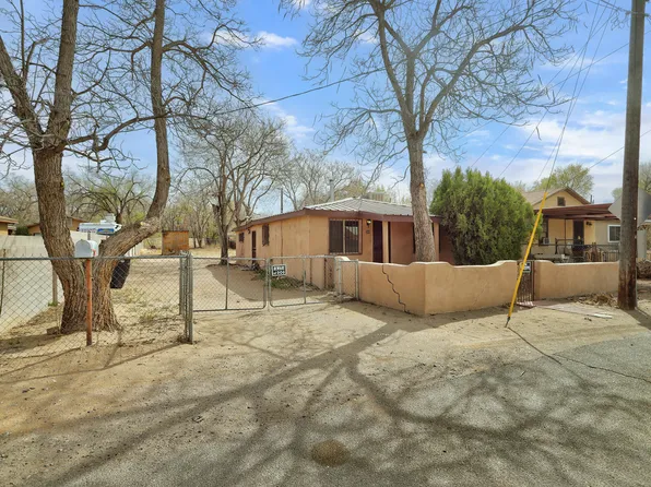 300 Lansing Dr SW, Albuquerque, NM 87105