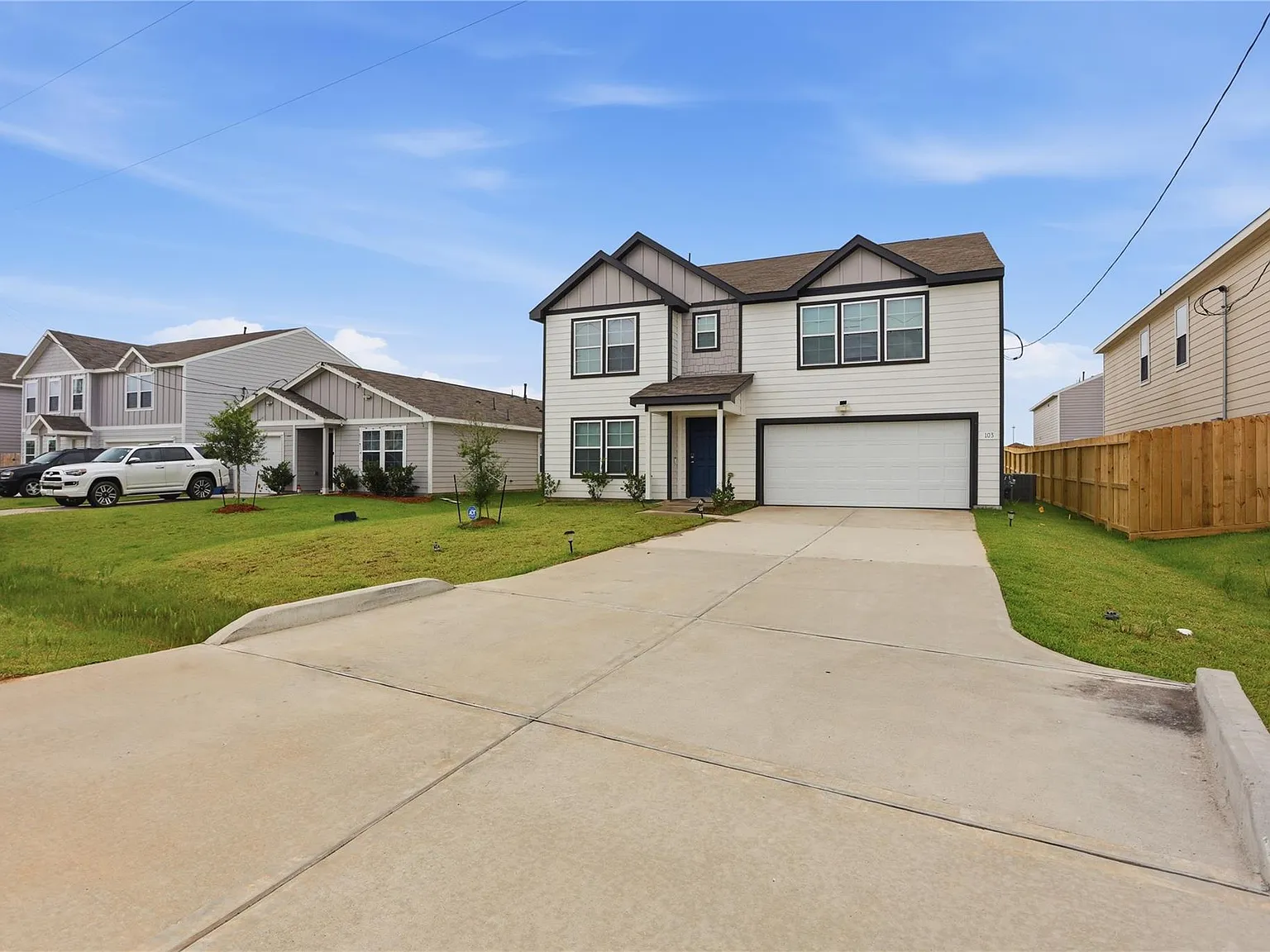 5 bed, 3.5 bath, 3348 sqft, $2,600 — Photo 2